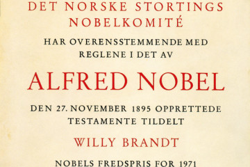 Brandts Friedensnobelpreisurkunde. Öffnet eine Sammlung historischer Dokumente und Objekte Willy Brandts.