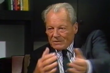 Fotoausschnitt aus einem Interview von Horst Schättle mit Willy Brandt für die ZDF-Sendung „Zeugen des Jahrhunderts“ im Dezember 1988 zu Brandts Rückkehr nach Deutschland.