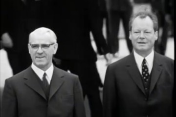 Fotoausschnitt aus der Wochenschau vom 26. Mai 1970: Der Ausschnitt zeigt Stophs Treffen mit Willy Brandt in Kassel am 21. Mai 1970.