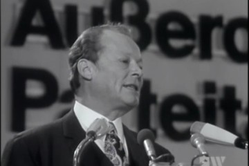 Fotoausschnitt aus der Wochenschau vom 23. November 1971 zum außerordentlichen SPD-Parteitag in Bonn.