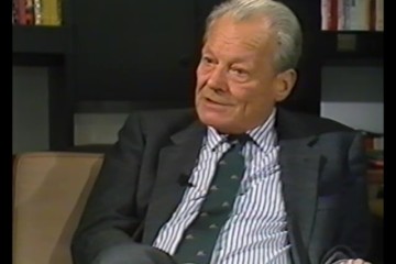 Fotoausschnitt aus einem Interview von Horst Schättle mit Willy Brandt für die ZDF-Sendung „Zeugen des Jahrhunderts“ im Dezember 1988 zum Tarifkonflikt im Öffentlichen Dienst 1974.