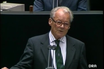 Fotoausschnitt aus einer Sendung des Deutschen Fernsehfunks (DFF) der die Rede Brandts im Bundestag am 4.10.1990 zeigt.