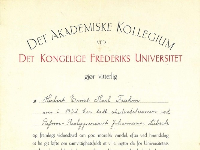 Ausschnitt der Aufnahmeurkunde „det akademiske kollegium ved det kongelige frederiks universitet“ für Herbert Ernst Karl Frahm.