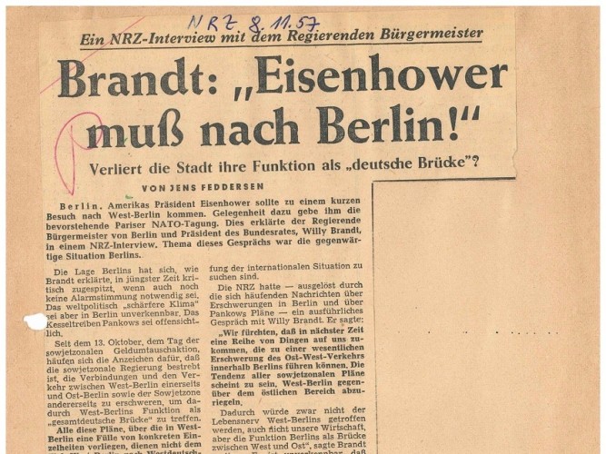 Ausschnitt einer NRZ-Zeitungsseite vom 8. November 1957 mit dem Titel: „Brandt: „Eisenhower muss nach Berlin!“ Verliert die Stadt ihre Funktion als „deutsche Brücke“?“.